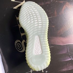 Yeezy boost 350 v2